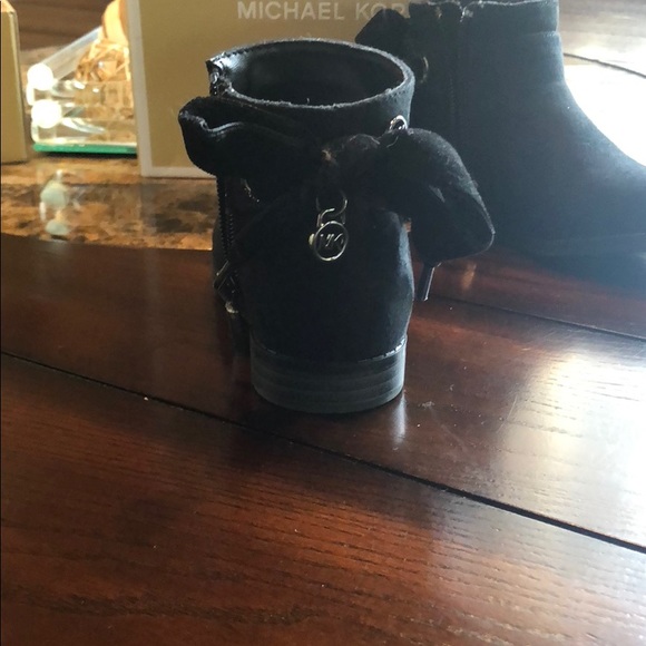 Michael Kors toddler boots size 6 - Picture 2 of 4
